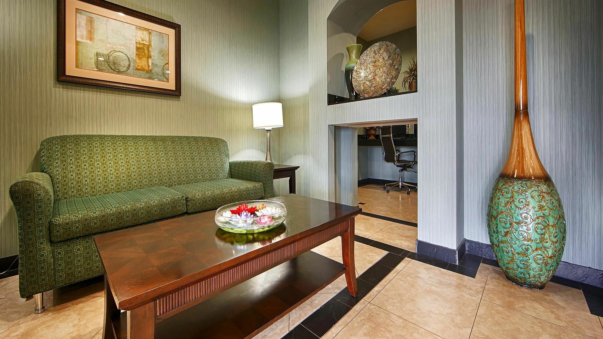Executive Inn & Suites Марлин Экстерьер фото